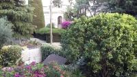 a garden with bushes and flowers in front of a building at Appartement Nice Port in Nice