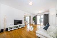 Televízia a/alebo spoločenská miestnosť v ubytovaní Villa Zadar Superior