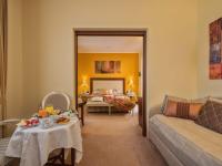 Posteľ alebo postele v izbe v ubytovaní Hotel For You