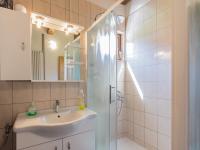 Kúpeľňa v ubytovaní Holiday home in Kvarner with outdoor jacuzzi