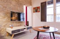 TV a/nebo společenská místnost v ubytování Ferreries Boutique Apartment