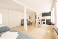 Rent A Place 1 - 4にあるテレビまたはエンターテインメントセンター