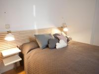 A bed or beds in a room at Precioso apartamento en la latina palacio real