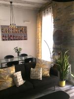 A seating area at San Sebastián VERY NICE apartment 100m from La Kontxa Beach