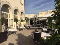 Reštaurácia alebo iné gastronomické zariadenie v ubytovaní Savoia Hotel Regency