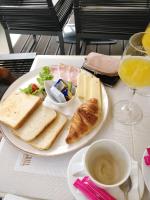 Jedlo v ubytovaní bed & breakfast alebo blízkom okolí