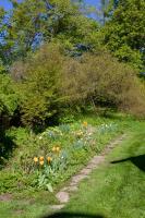 A garden outside Schloss Pesenbach Chalet im Freizeitland Feldkirchen an der Donau