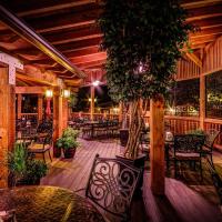 Restaurace v ubytování Desert Rose Resort & Cabins