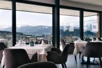 Nespecifikovaný výhled na hory nebo výhled na hory při pohledu z hotelu