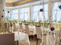Un restaurante u otro lugar para comer en Kurhotel Pyramide Bad Windsheim