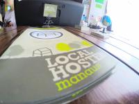 Um certificado, prêmio, placa ou outro documento exibido em Local Hostel Manaus