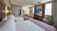 The Groton Innにあるベッド