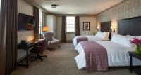 The Groton Innにあるベッド