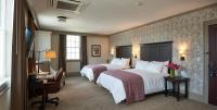 The Groton Innにあるベッド