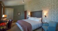 The Groton Innにあるベッド