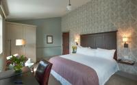 The Groton Innにあるベッド