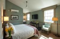 The Groton Innにあるベッド