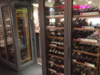 Supermarket nebo jiné obchody v  hotelu nebo okolí