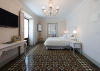 A bed or beds in a room at La Casa de la Vieja - Rustic & Charming Appartments