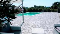 Bazén v ubytovaní VILLA RAFAEL CON Piscina, IUN P4098 alebo v jeho blízkosti