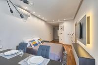 Televízia a/alebo spoločenská miestnosť v ubytovaní Adriatic Apartments Fažana