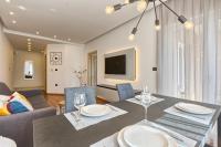 Televízia a/alebo spoločenská miestnosť v ubytovaní Adriatic Apartments Fažana
