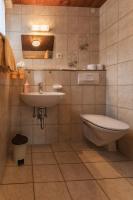 A bathroom at Landhaus Kreuz