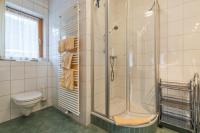 A bathroom at Landhaus Kreuz