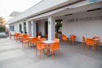 Reštaurácia alebo iné gastronomické zariadenie v ubytovaní Chaty - Resort AQUA MARIA