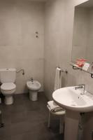 A bathroom at Hotel Acosta Ciudad de la Música