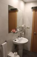 A bathroom at Hotel Acosta Ciudad de la Música