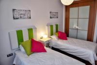 Posteľ alebo postele v izbe v ubytovaní WonderStays Apartamento La Jabega