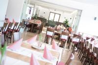 Restaurace v ubytování Gasthaus und Pension Zur Linde