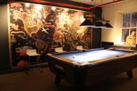 HI New York City Hostelにあるビリヤード台