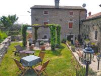 Vonkajšia záhrada v ubytovaní al Merlo Olivo, rural istrian house