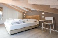 A bed or beds in a room at La Giostra Home Apartments
