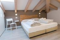 A bed or beds in a room at La Giostra Home Apartments