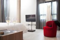 Televízia a/alebo spoločenská miestnosť v ubytovaní Hotel K10