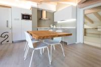 A kitchen or kitchenette at La Giostra Home Apartments