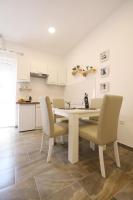 Kuchyňa alebo kuchynka v ubytovaní Apartman Dendo