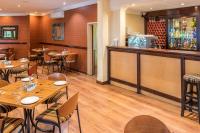 Lounge nebo bar v ubytování Constantia Hotel and Conference Centre