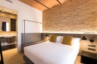 Posteľ alebo postele v izbe v ubytovaní Aspasios Sagrada Familia Apartments