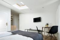 Postel nebo postele na pokoji v ubytování St Agnes Apartments Attic