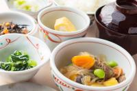 ホテルの敷地内または近くでの食事または食べ物