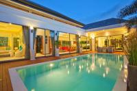 Bazén v ubytování Gorgeous Luxury 3BR Pool Villa Atoosa near Naiharn nebo v jeho okolí