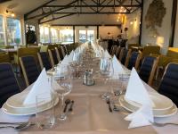 Reštaurácia alebo iné gastronomické zariadenie v ubytovaní Harmónia Hotel Sárvár