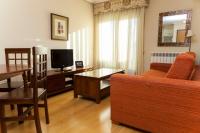 A television and/or entertainment centre at Apartamentos Tres Luces