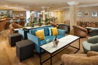 Posezení v ubytování Mercure Maidstone Great Danes Hotel