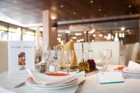 Nápoje v ubytování Hôtel Roissy