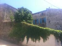 a building with ivy growing on the side of it at La belle endormie in Cabrerolles